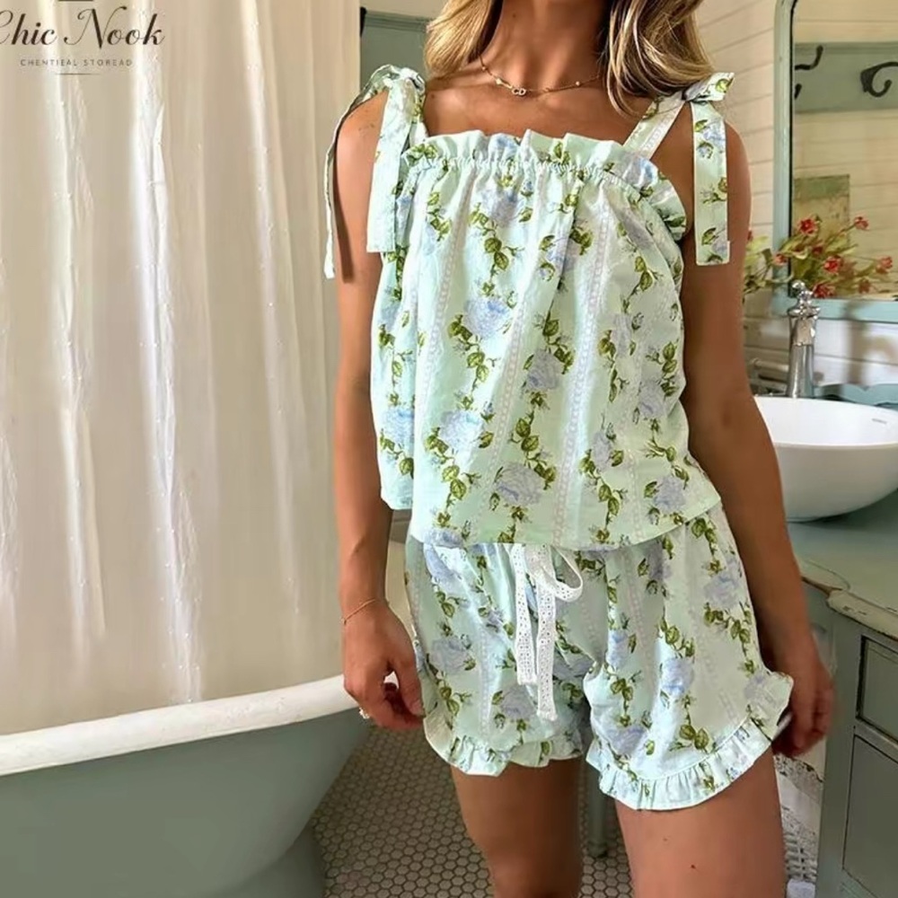 Cute boutique loungewear!! 🌷🤍NWT
